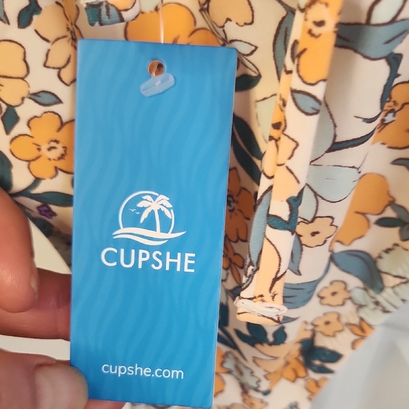 Cupshe Floral One Piece Swimsuit with Ruffles - Picture 5 of 7